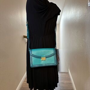 Vera Bradley Tess Teal Crossbody With Storage Bag